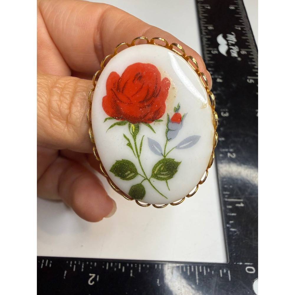 Vintage Red Rose Oval Brooch Gold Tone Scalloped Frame Floral Pin